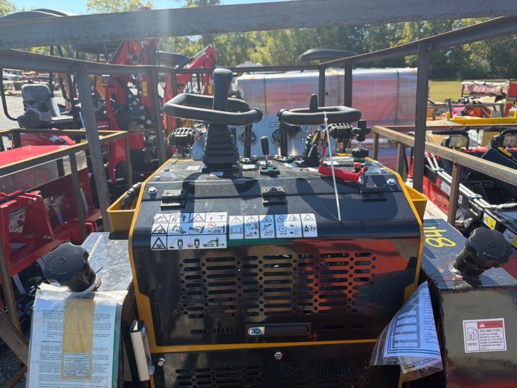 #844-•-cfg-industrial-kjt27-mini-skid-steer-image-4