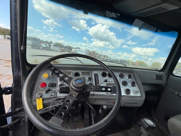1996-ford-l9000-image-11