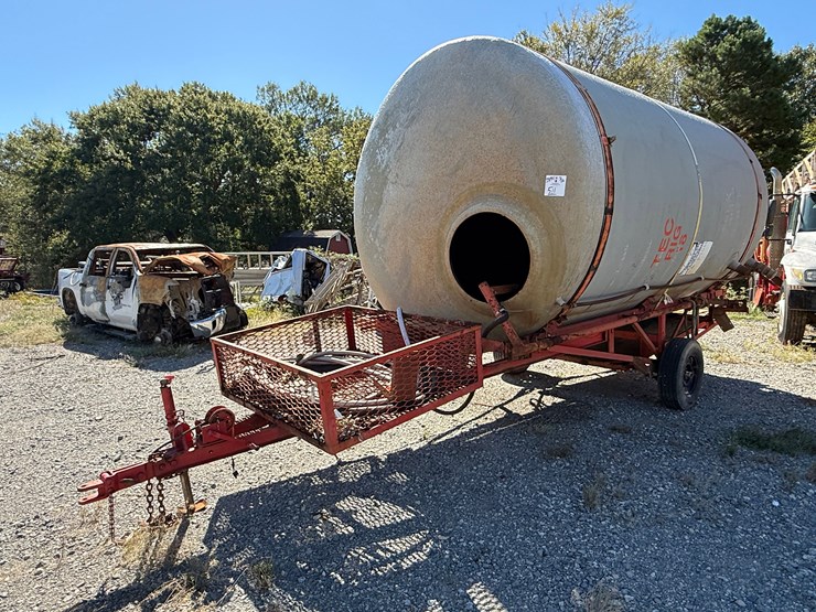 8’-dia-x-13’l-110-bbl-fiberglass-storage-tank-on-s/a-bumper-pull-trailer-image-2