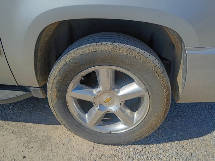 2010-chevrolet-suburban-image-98