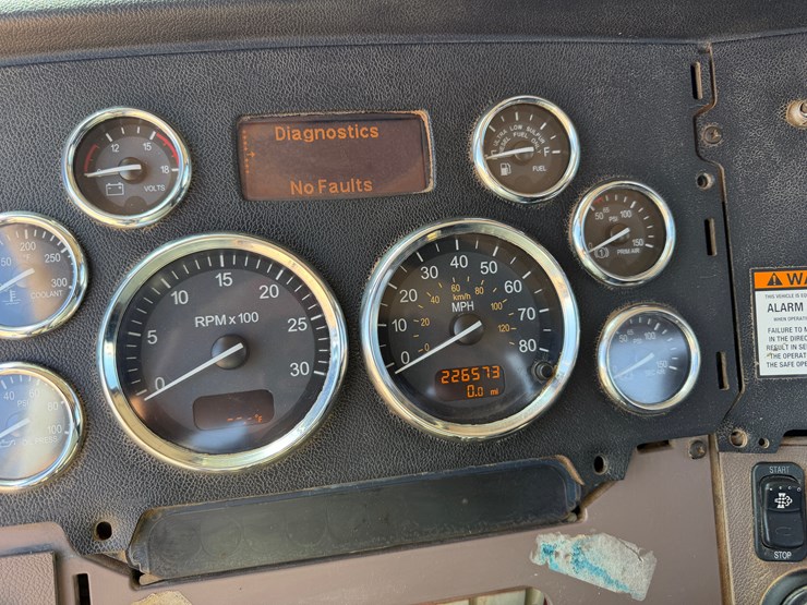 2012-peterbilt-367-image-15