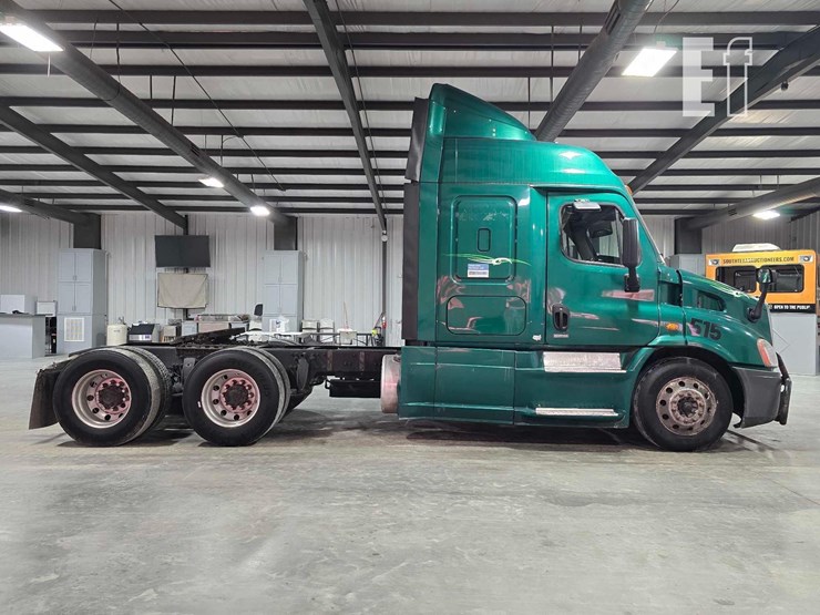 2018-freightliner-cascadia-113-image-6