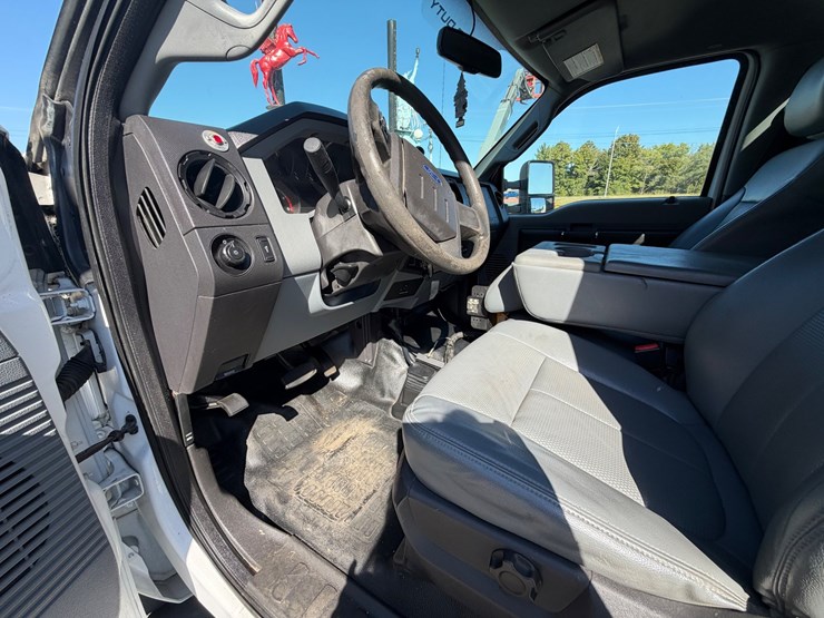 2014-ford-f550-image-22