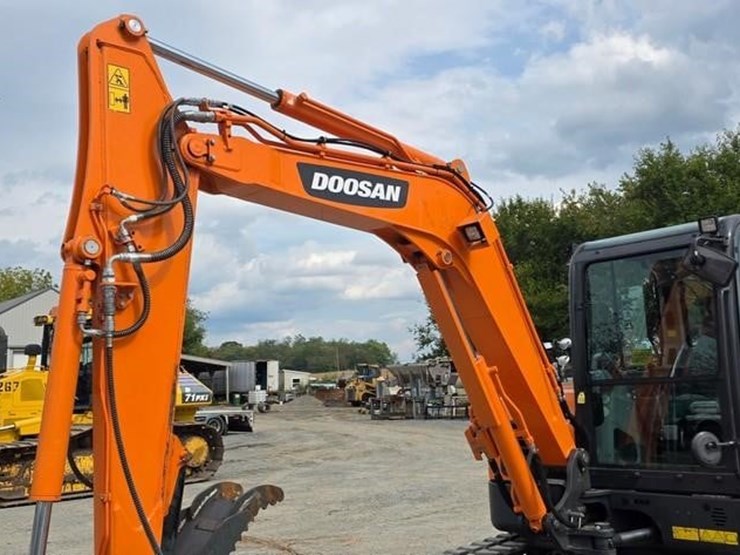 2023-doosan-dx63-3-image-7