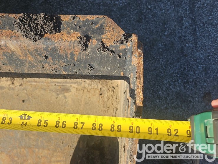 2021-deere-333g-image-48