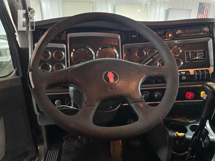 2009-kenworth-t800-image-10