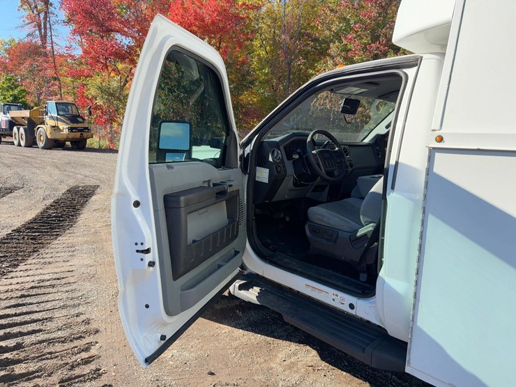 2015-ford-f450-xlt-image-26
