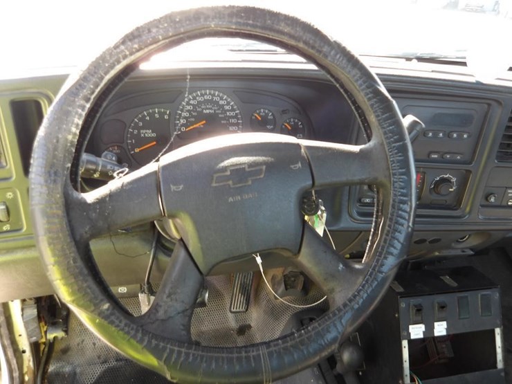 2003-chevrolet-silverado-2500-image-15