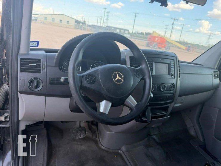 2018-mercedes-benz-sprinter-3500-image-11