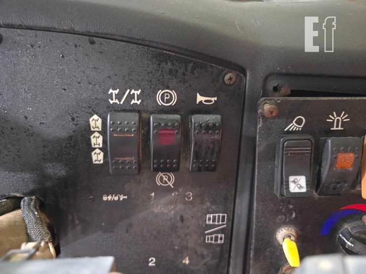 2014-jlg-g12-55a-image-17