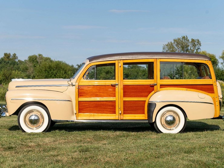 1947-ford-super-deluxe-woody-wagon-image-2