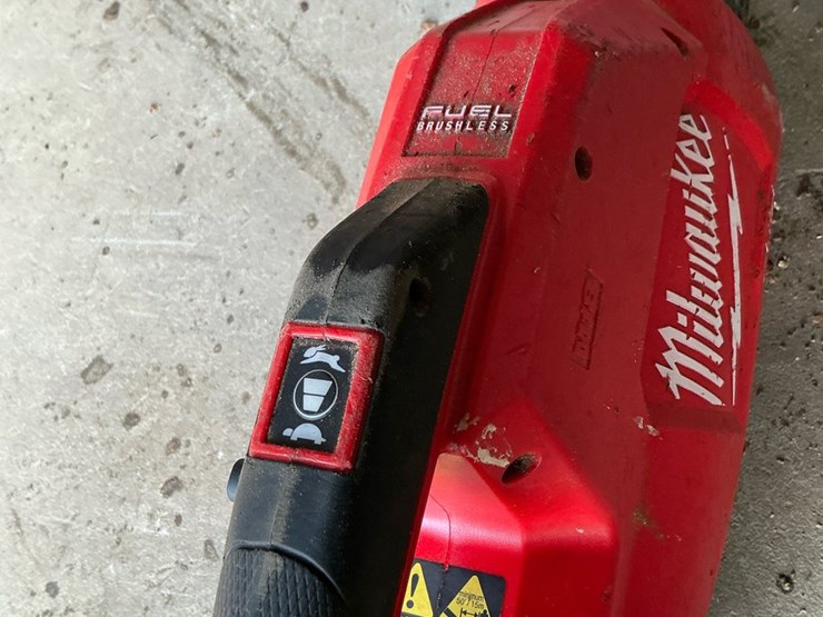 #110-•-milwaukee-m18-fuel-16"-cordless-chainsaw-&-handheld-blower-lot-image-16