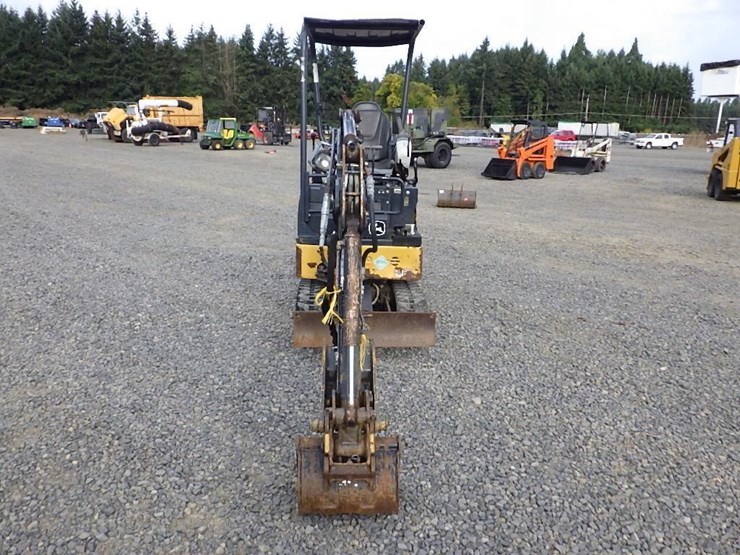 2017-deere-17g-image-8