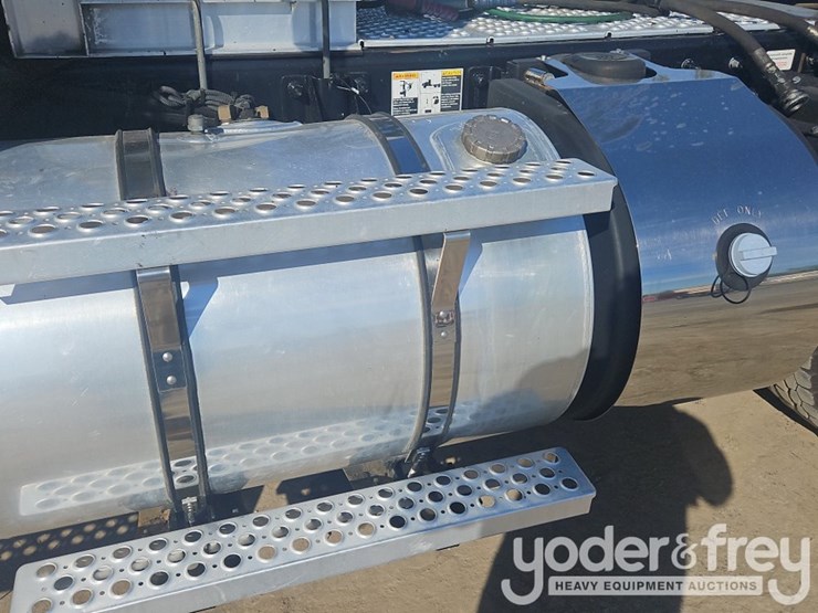 2016-kenworth-w900-image-47