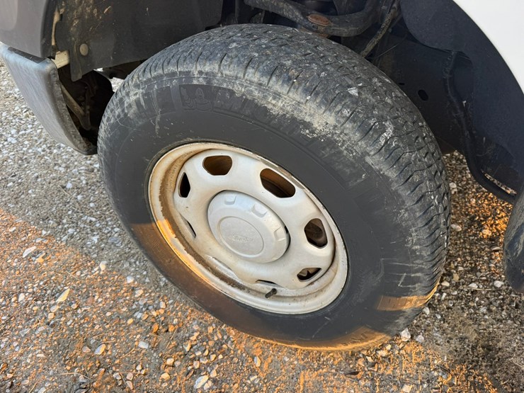 2014-ford-f150-xl-image-8
