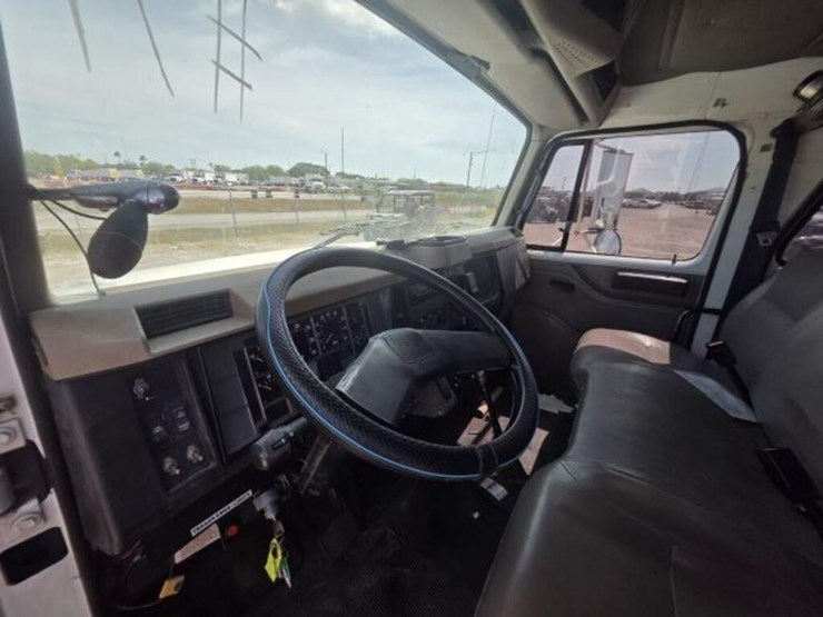 2001-navistar-4700-1htscabm71h369286-image-8