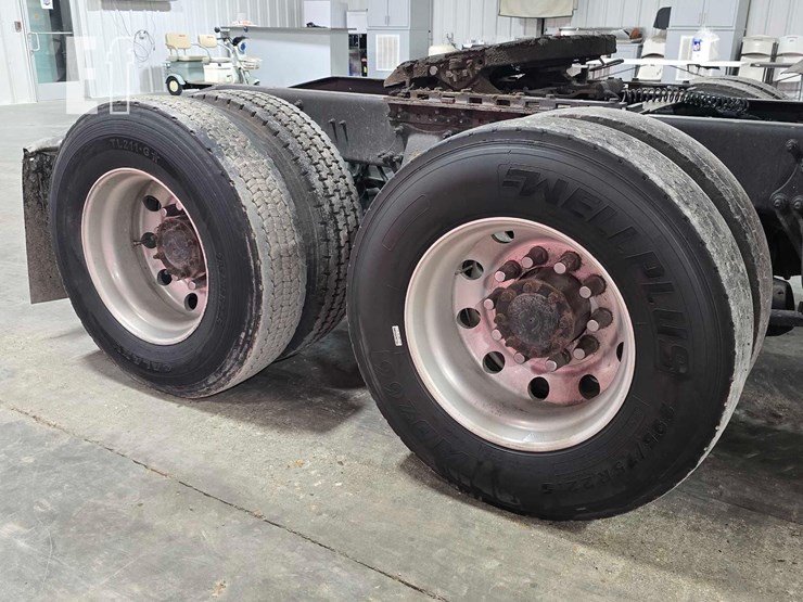 2018-freightliner-cascadia-113-image-23