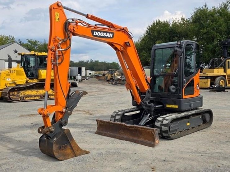 2023-doosan-dx63-3-image-1