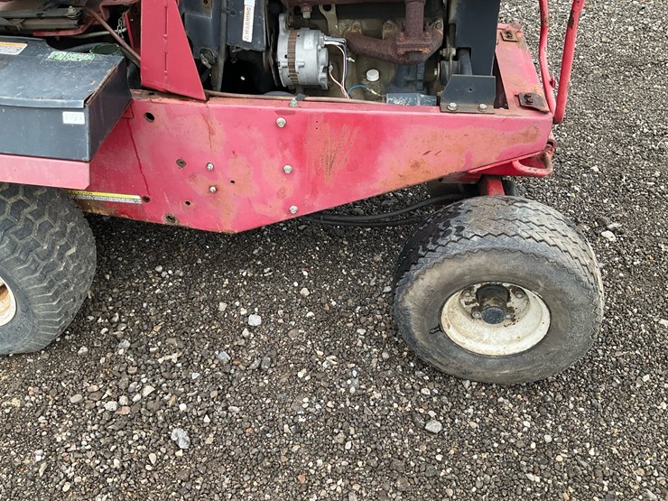 toro-groundsmaster-325d-image-16