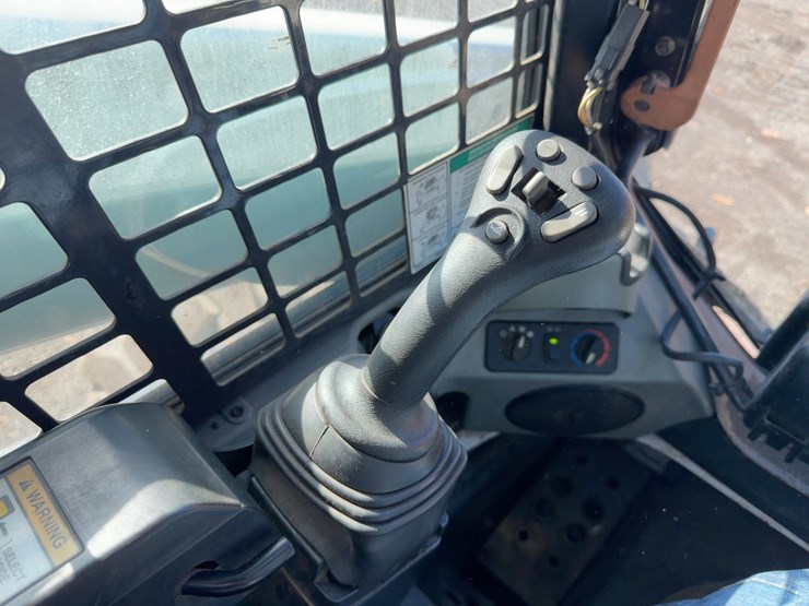 2016-bobcat-s850-image-19