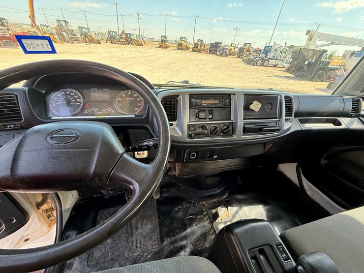 2015-hino-338-image-29