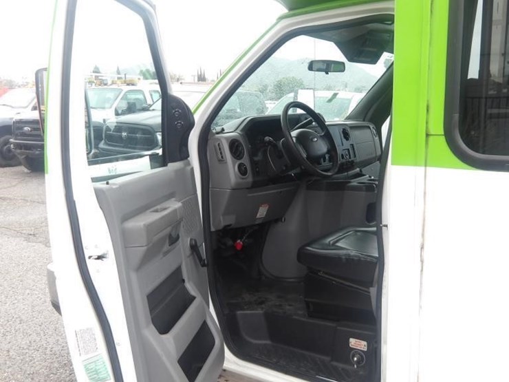 2016-ford-e450-image-17
