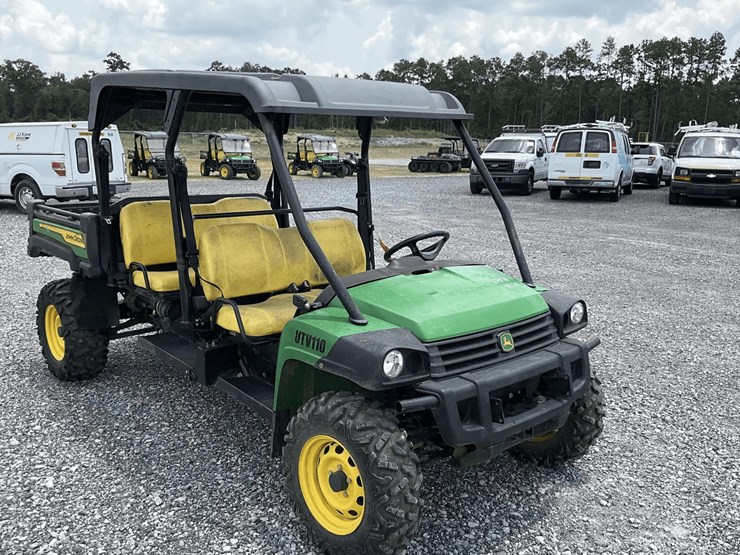 2022-john-deere-gator-image-1