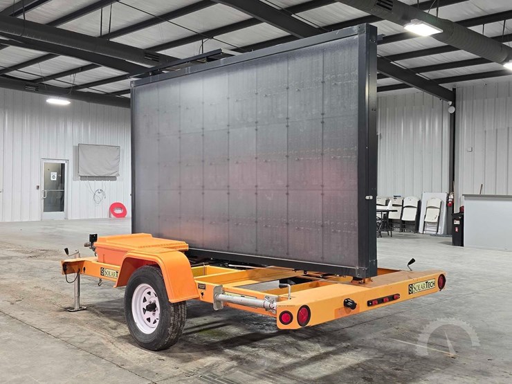 2020-solartech-silent-messenger-portable-solar-powered-led-message-board-trailer-image-4