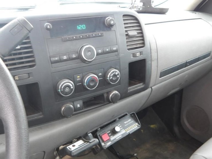2011-chevrolet-silverado-2500-image-19