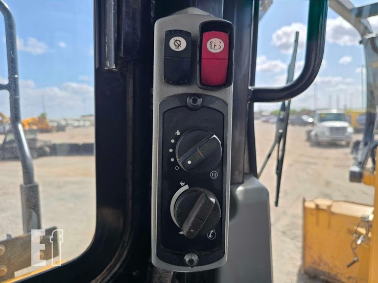 2019-caterpillar-d6t-xl-image-20