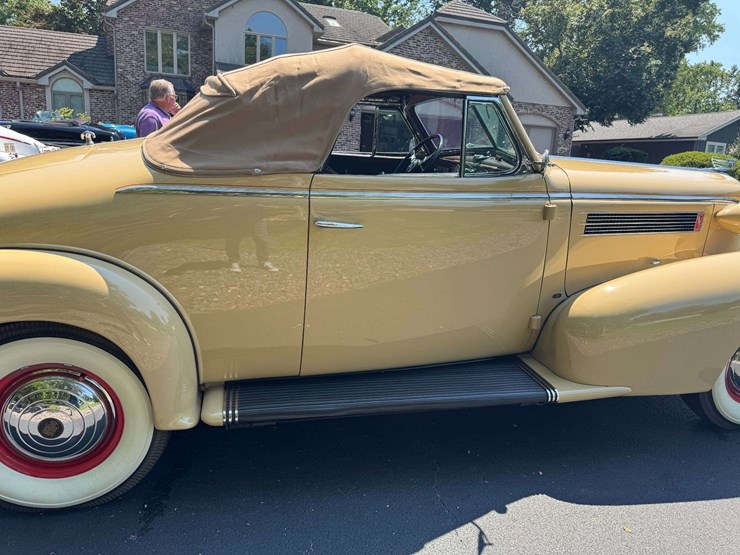 1937-cadillac-series-60-five-passenger-touring-sedan-image-5