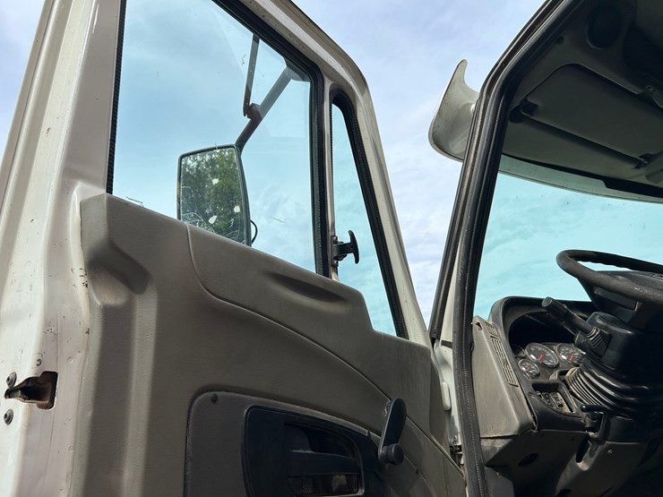 2013-international-prostar-image-65