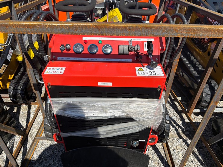#843-•-agt-industrial-lrt23-mini-skid-steer-image-2