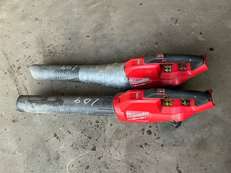 #109-•-(2)-milwaukee-m18-fuel-2724-20-cordless-handheld-blowers-image-1