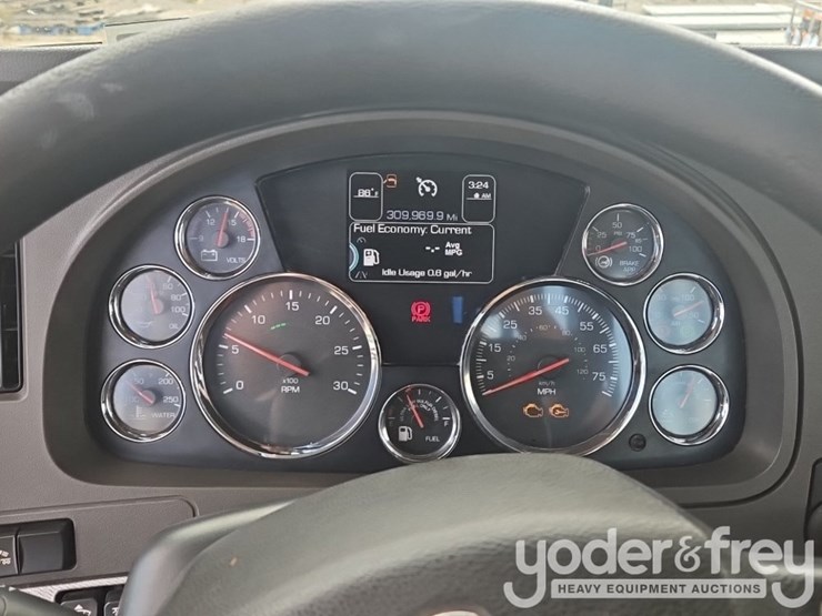 2017-kenworth-t880-image-58