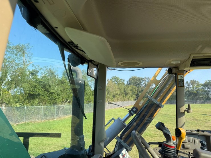 2017-john-deere-6110m-image-87