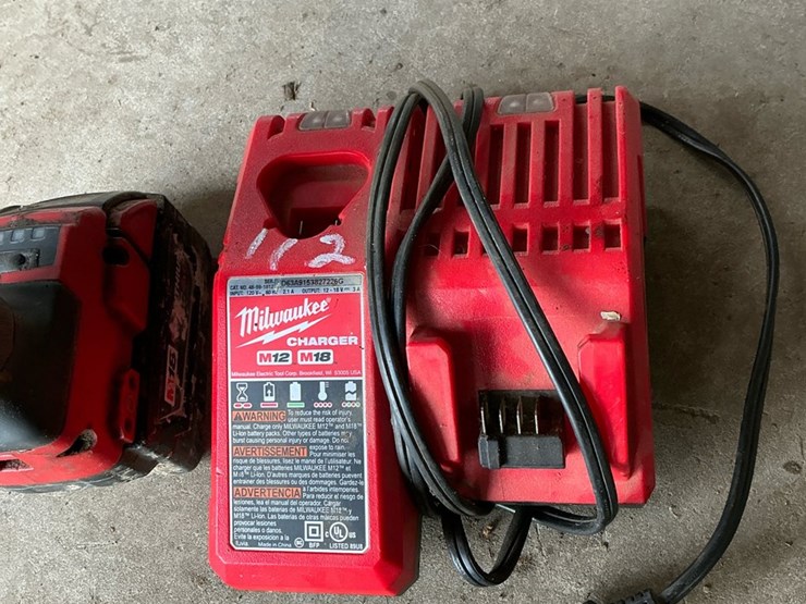 #112-•-milwaukee-m18-fuel-2767-20-1/2"-cordless-impact-wrench-with-battery-and-charger-image-5
