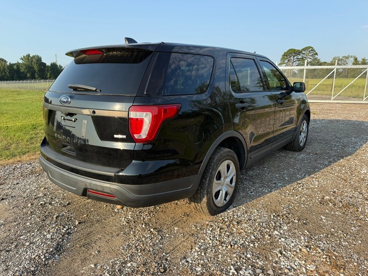 2018-ford-explorer-image-3