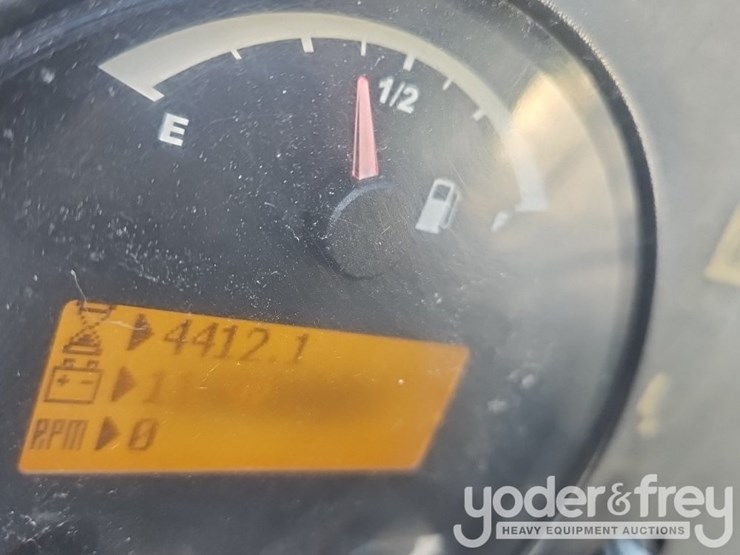 2014-caterpillar-tl1055c-image-33