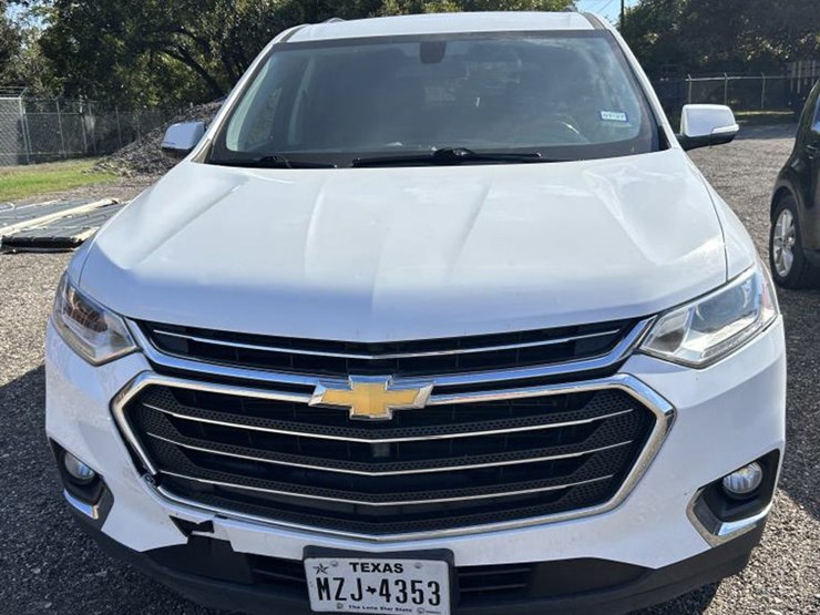 2019-chevrolet-traverse-image-2