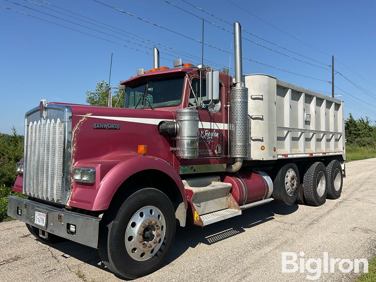 2005-kenworth-w900b-image-1