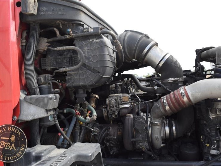 2014-peterbilt-579-image-33