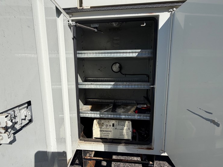2014-freightliner-m2-106-image-42