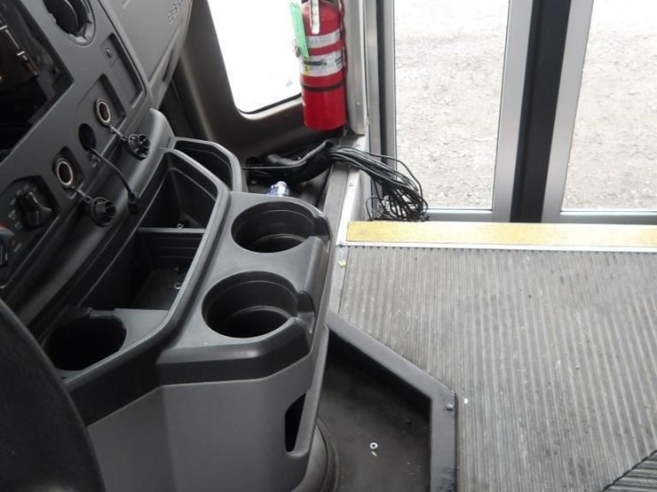 2016-ford-e450-image-26