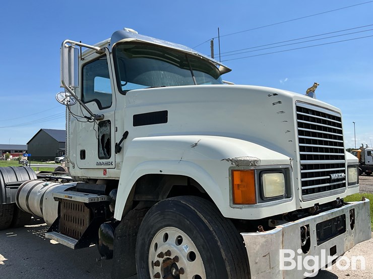 2015-mack-pinnacle-chu613-image-9