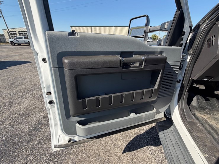 2016-ford-f550-image-22