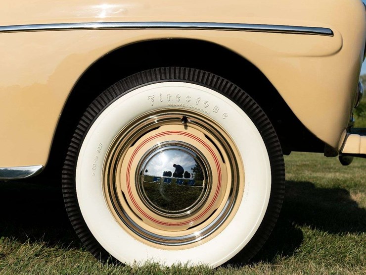1947-ford-super-deluxe-woody-wagon-image-100