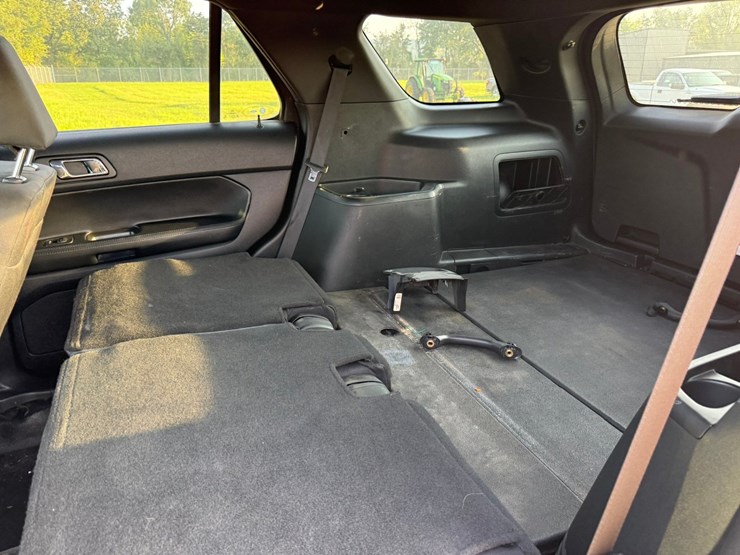 2018-ford-explorer-image-47