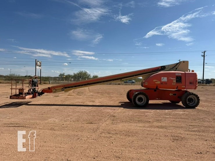 2008-jlg-800s-image-3