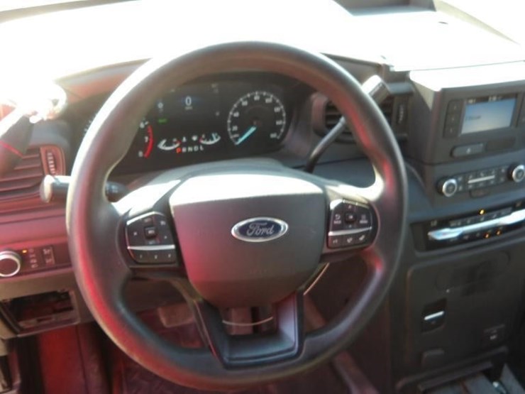 2020-ford-explorer-image-16